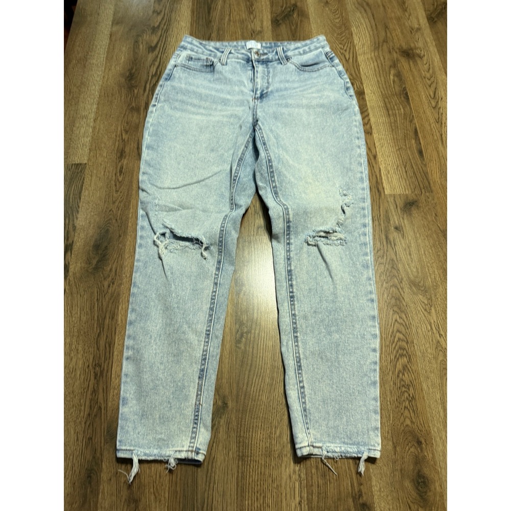 Time and Tru Jeans Women Size 4 Light Wash Denim Distressed Straight Leg